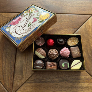 (image for) Delicious Nostalgia 12 Chocolate Tin