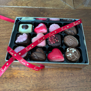 (image for) 12 Chocolate Romantic Box